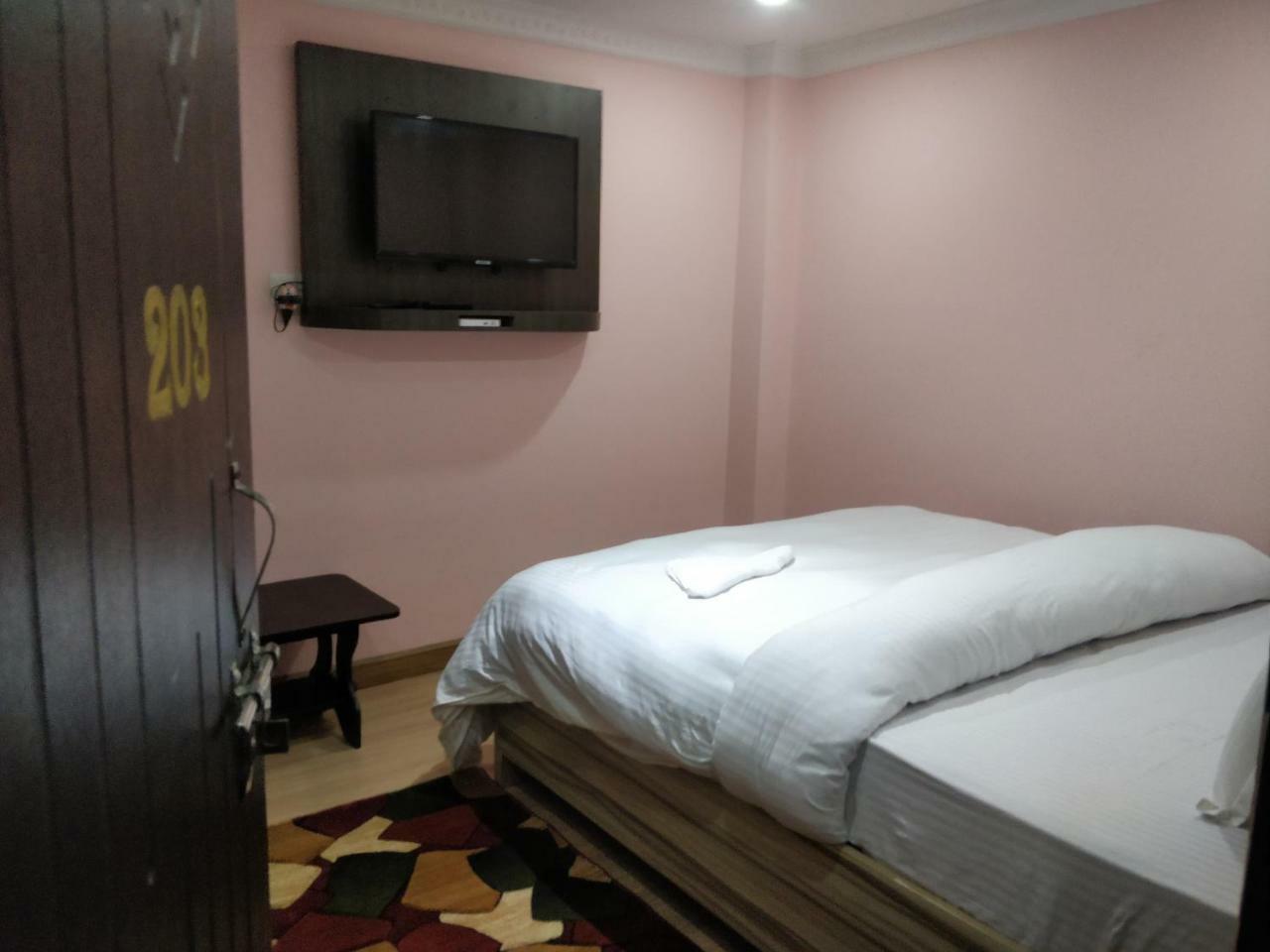 Hotel Samrajya Pvt. Ltd. Катманду Экстерьер фото